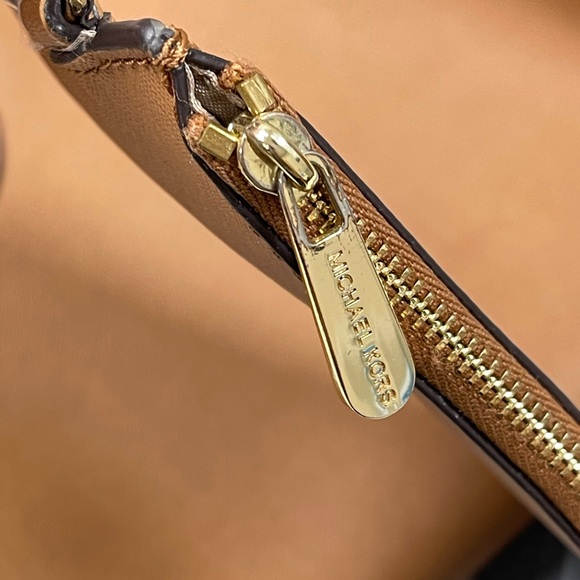 Michael Kors Brown Tote Bag With Zip Clutch Saige Reversible Shoulder Bag - Picture 11 of 16